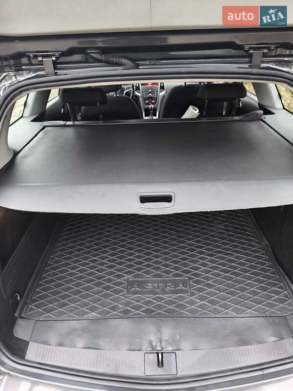 Універсал Opel Astra 2015 в Василькові