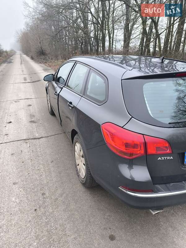 Універсал Opel Astra 2015 в Василькові