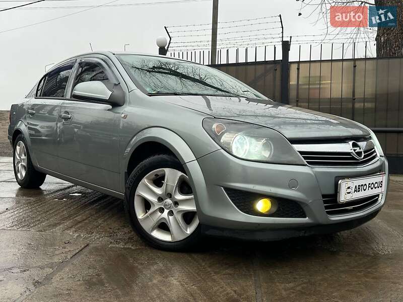 Opel Astra 2012
