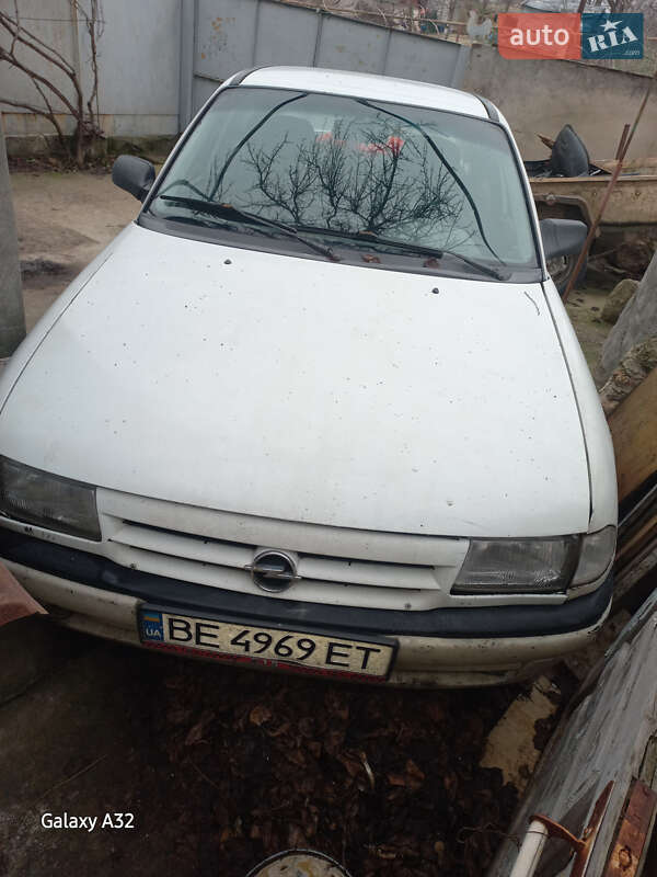 Седан Opel Astra 1994 в Миколаєві