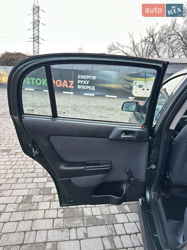 Седан Opel Astra 2003 в Кривом Роге