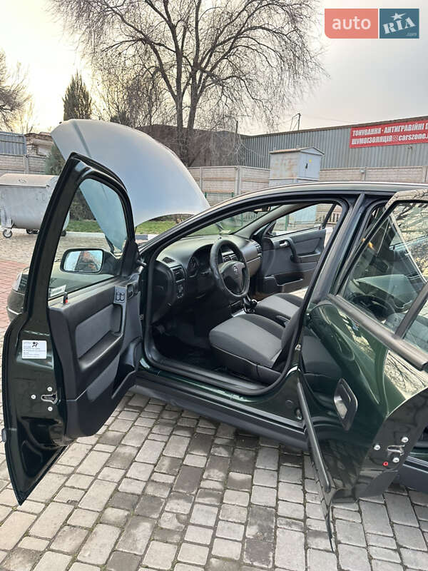 Седан Opel Astra 2003 в Кривом Роге