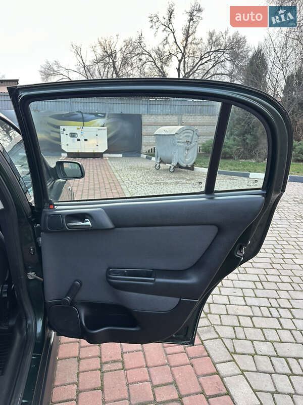 Седан Opel Astra 2003 в Кривом Роге