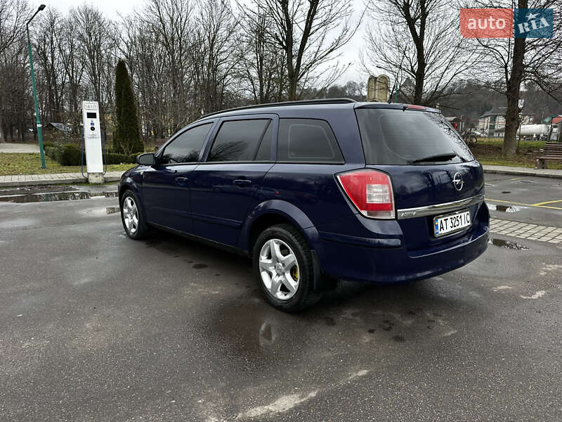 Универсал Opel Astra 2008 в Галиче