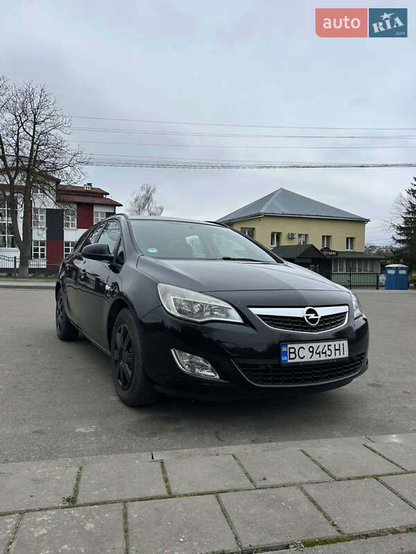 Opel Astra 2011