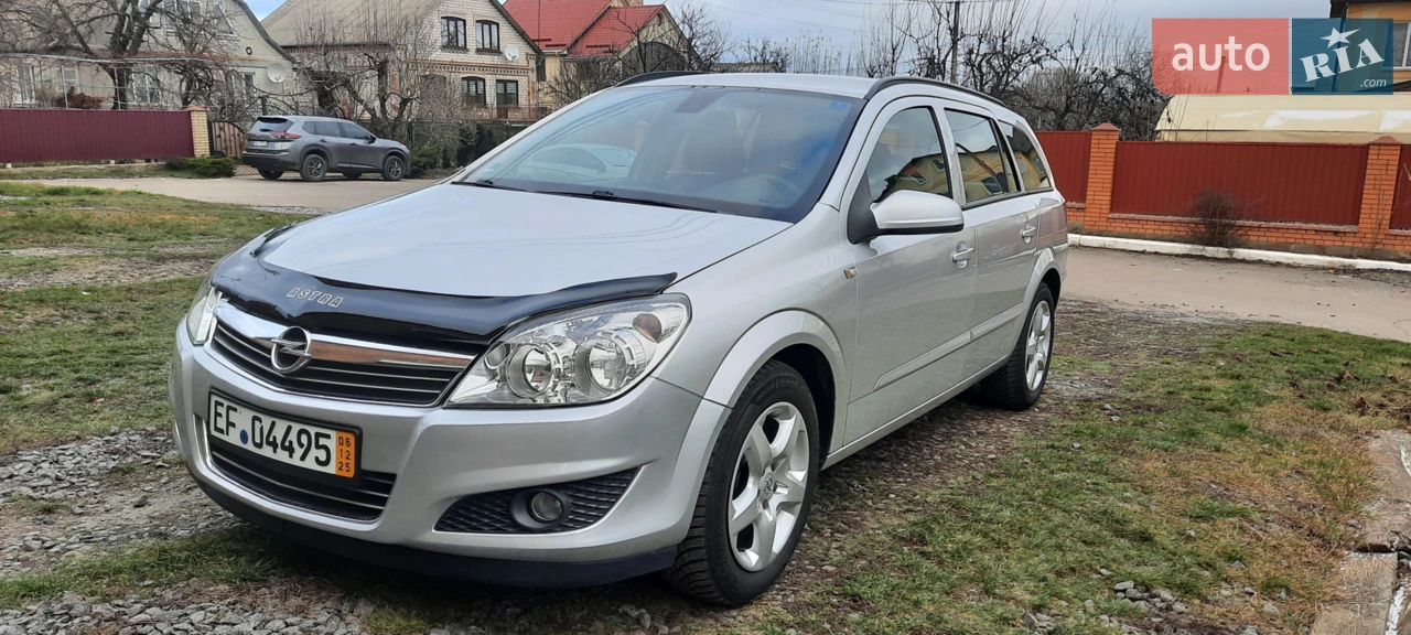 Авто тільки пригнане розмитнене та сертифіковане в відмінному стані з підтвердженим пробігом сервіскою та актами ТО візуально і технічно все на відмінно корозія відсутня добра зимова гума салон доглянутий два ключі автомат і двигун працюють добре більше інф за тел.