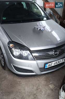 Універсал Opel Astra 2010 в Харкові