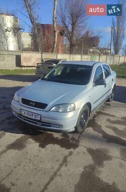 Седан Opel Astra 2005 в Каневі