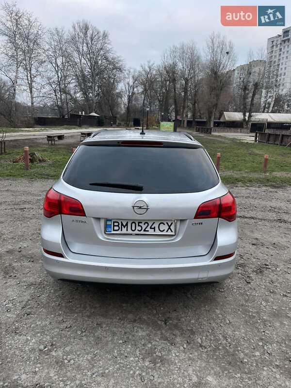 Універсал Opel Astra 2011 в Сумах