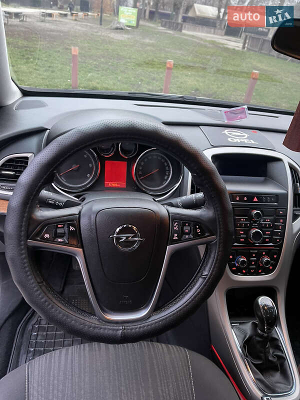 Універсал Opel Astra 2011 в Сумах