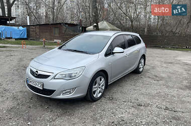 Універсал Opel Astra 2011 в Сумах