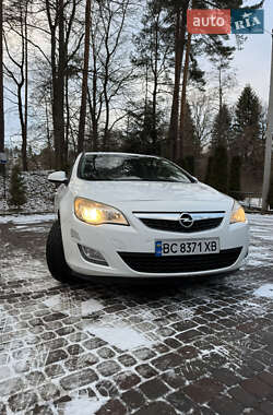 Універсал Opel Astra 2011 в Дрогобичі