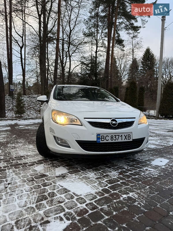 Opel Astra 2011