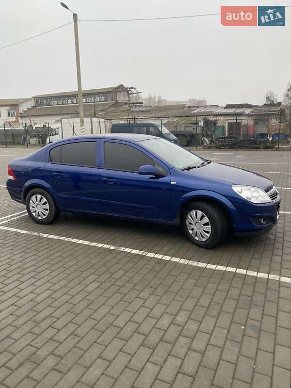 Седан Opel Astra 2009 в Ромнах
