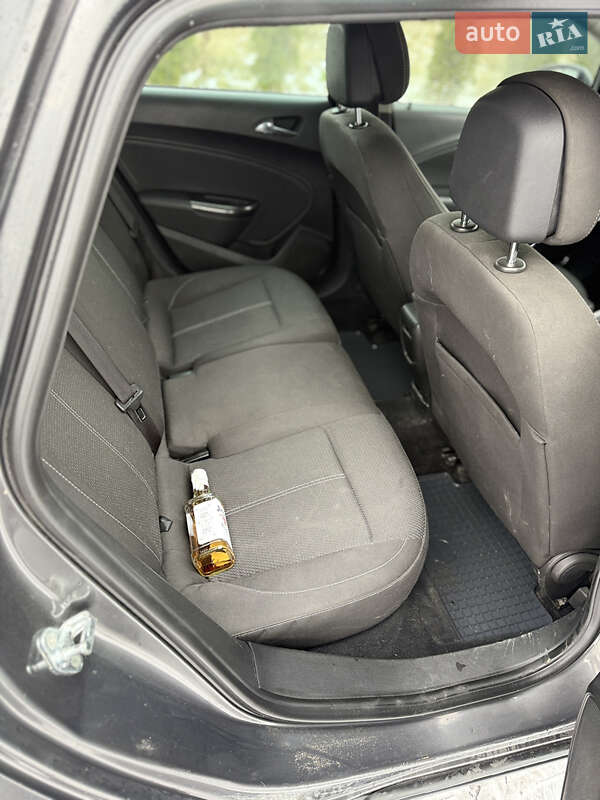 Универсал Opel Astra 2011 в Яворове