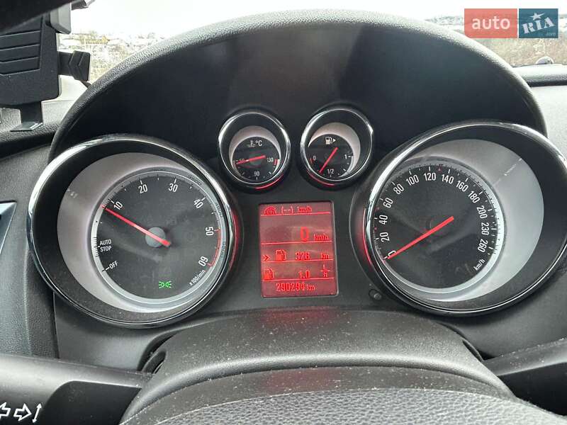 Универсал Opel Astra 2013 в Глыбокой