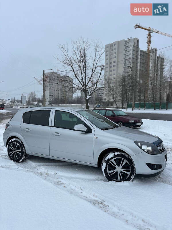 Хетчбек Opel Astra 2012 в Харкові