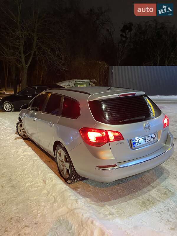 Універсал Opel Astra 2013 в Львові