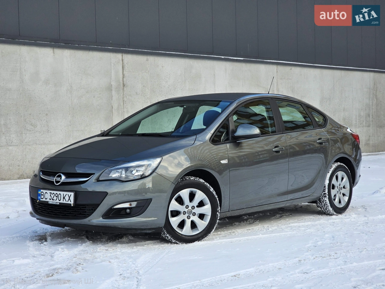 Не фарбований, офіційний, як новий.
Звичайний 6-ст автомат гідротрансформатор.
Підігрів сидінь і керма.
Парктронік.
Круїз.
Можливі будь-які перевірки.
Розгляну обмін.
Оплата в будь-якій валюті в т.ч. і в крипті.