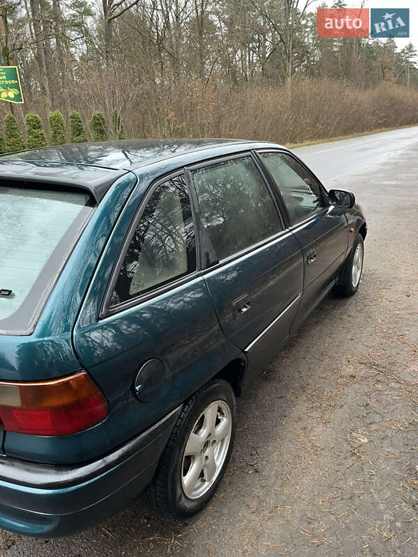 Хэтчбек Opel Astra 1997 в Яворове