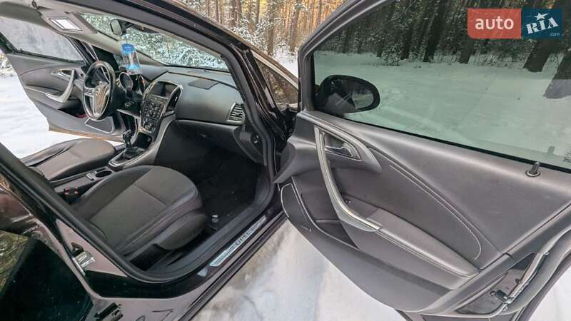 Універсал Opel Astra 2011 в Золочеві