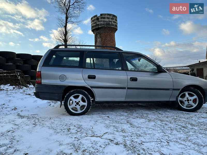 Универсал Opel Astra 1995 в Дрогобыче