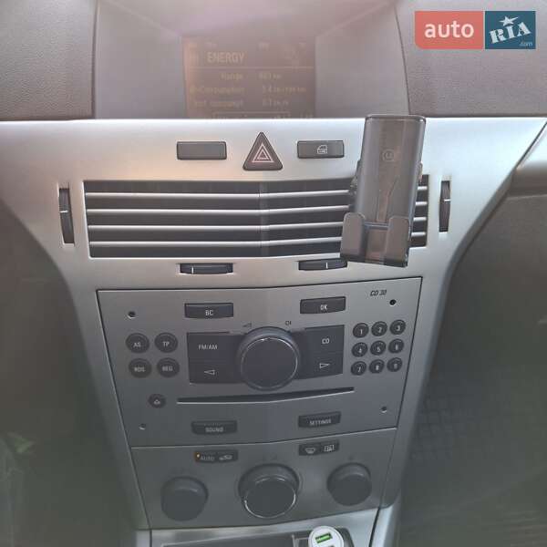 Универсал Opel Astra 2010 в Тячеве