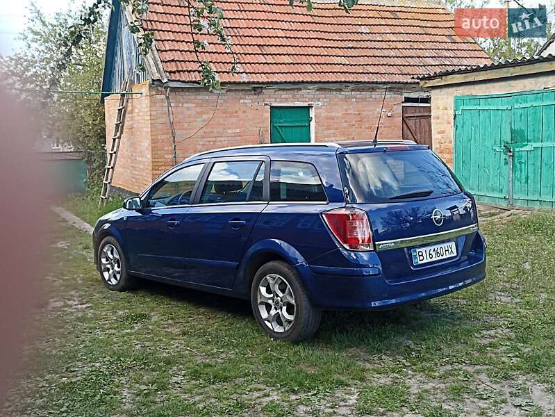 Универсал Opel Astra 2005 в Карловке
