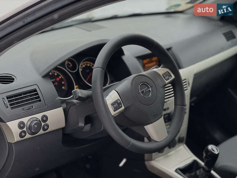 Универсал Opel Astra 2008 в Староконстантинове