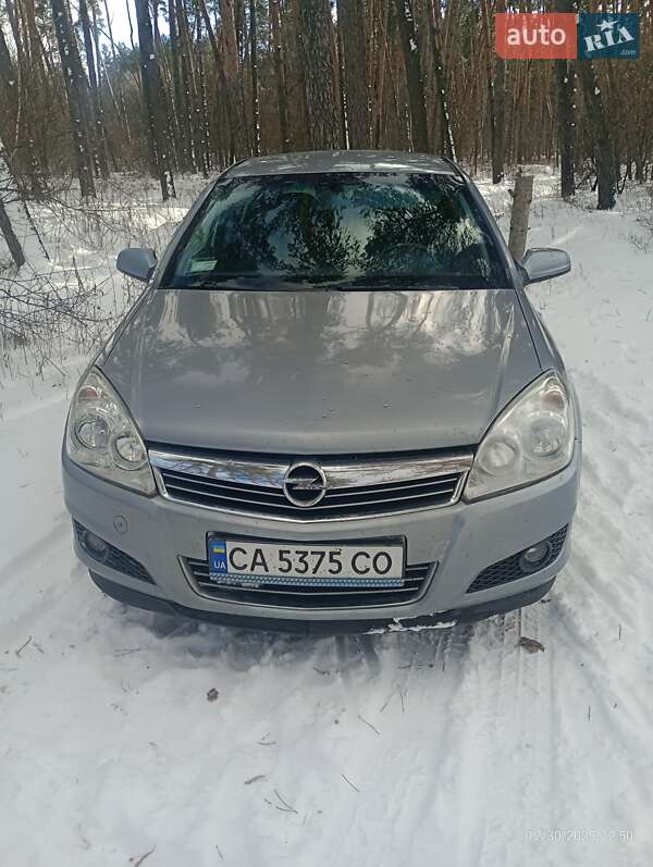 Хэтчбек Opel Astra 2007 в Смеле