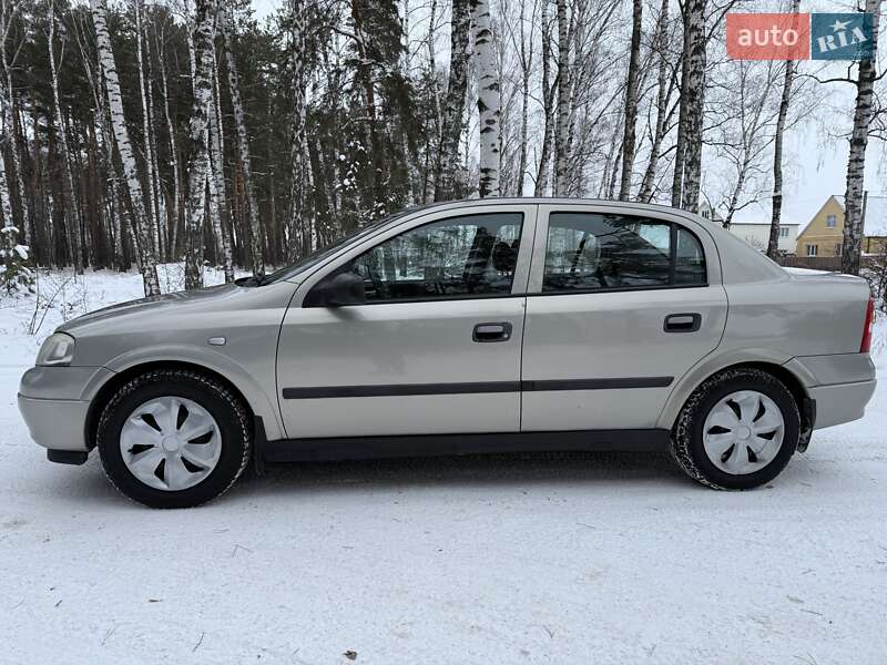 Седан Opel Astra 2007 в Ахтырке