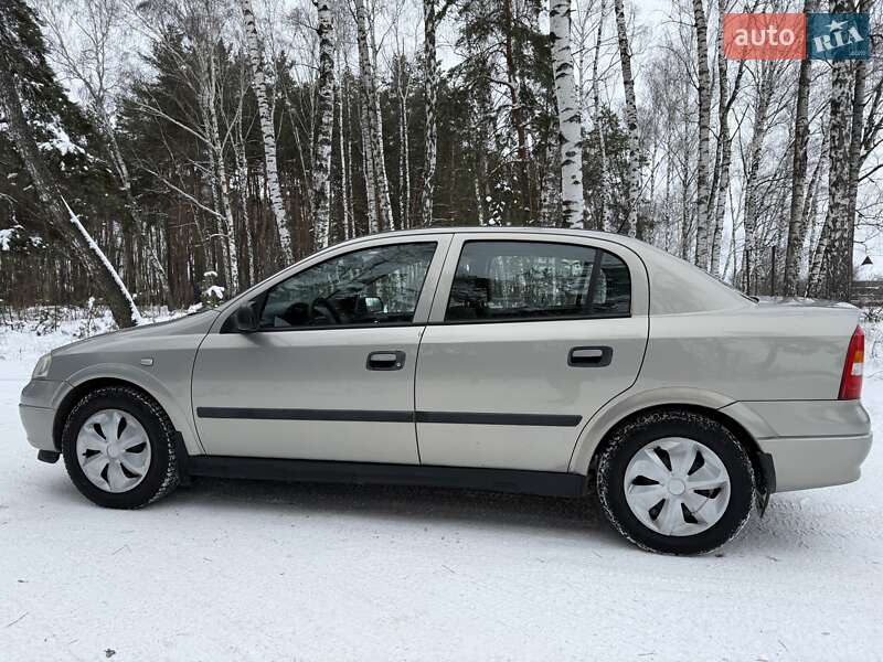Седан Opel Astra 2007 в Ахтырке