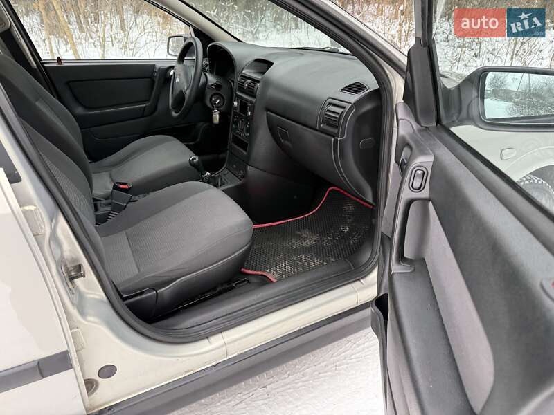 Седан Opel Astra 2007 в Ахтырке