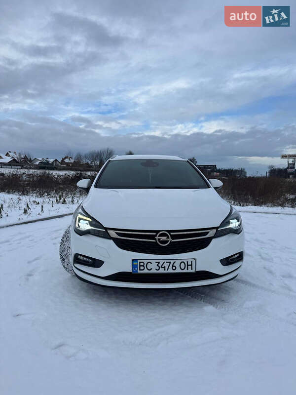 Універсал Opel Astra 2016 в Новояворівську