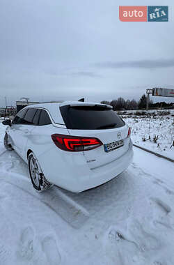 Універсал Opel Astra 2016 в Новояворівську
