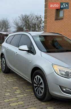 Универсал Opel Astra 2012 в Радомышле