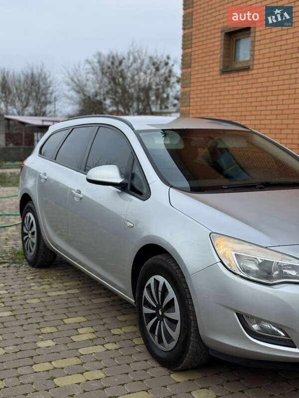 Универсал Opel Astra 2012 в Радомышле фото Универсал Opel Astra 2012 в Радомышле