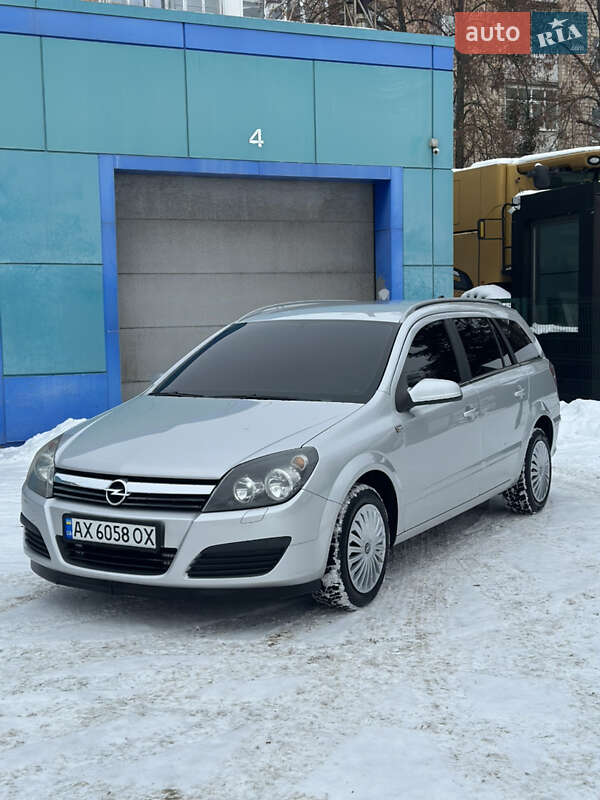 Универсал Opel Astra 2006 в Полтаве