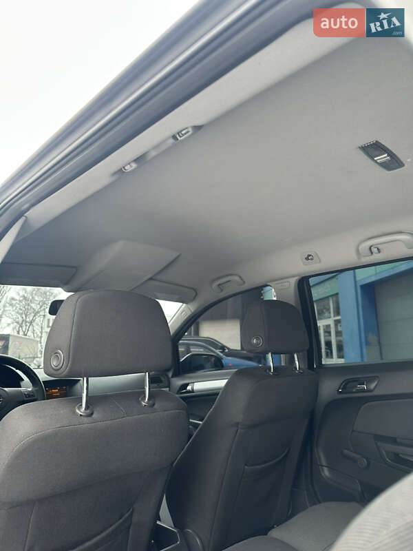 Универсал Opel Astra 2006 в Полтаве