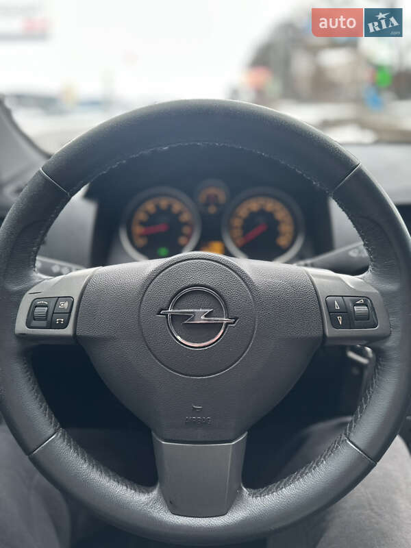 Универсал Opel Astra 2006 в Полтаве