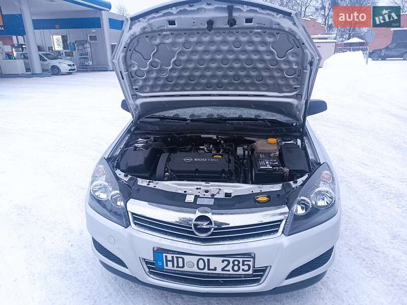 Хэтчбек Opel Astra 2010 в Лубнах