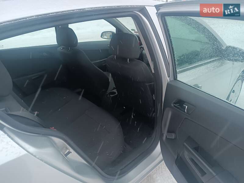 Хэтчбек Opel Astra 2010 в Лубнах