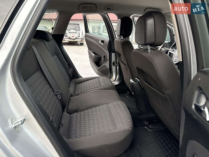 Универсал Opel Astra 2013 в Тернополе