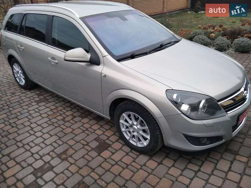 Універсал Opel Astra 2010 в Ковелі