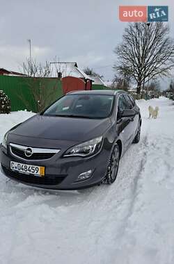Універсал Opel Astra 2011 в Смілі
