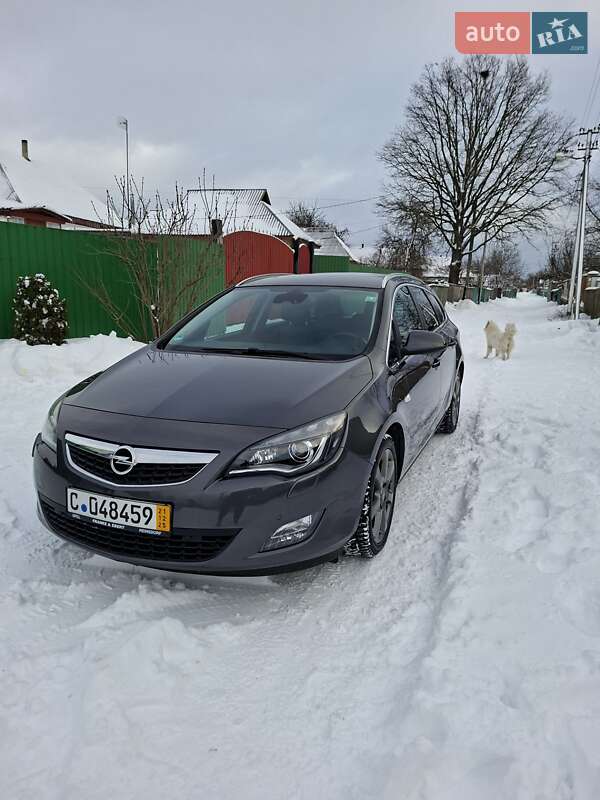 Універсал Opel Astra 2011 в Смілі