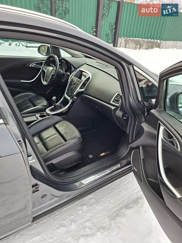 Універсал Opel Astra 2011 в Смілі