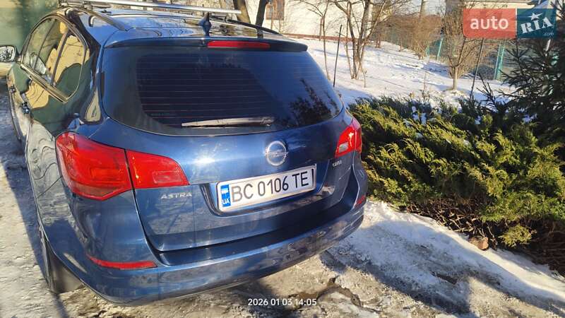 Универсал Opel Astra 2011 в Львове