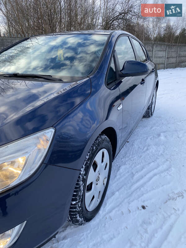 Хетчбек Opel Astra 2010 в Клевані