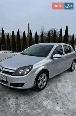 Хэтчбек Opel Astra 2004 в Надворной